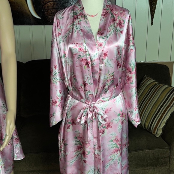 Private Luxuries • Medium • Floral • Pink • Nightgown/ Robe Set - Picture 12 of 16